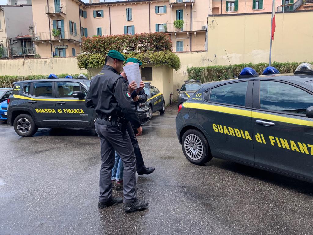 La Guardia Di Finanza Scoperchia La Banda Della Droga A Verona Prima