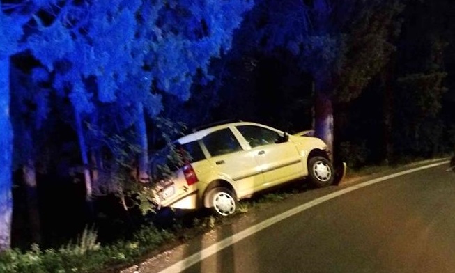 Verona Perde Il Controllo Dell Auto E Finisce In Bilico Sulla Scarpata