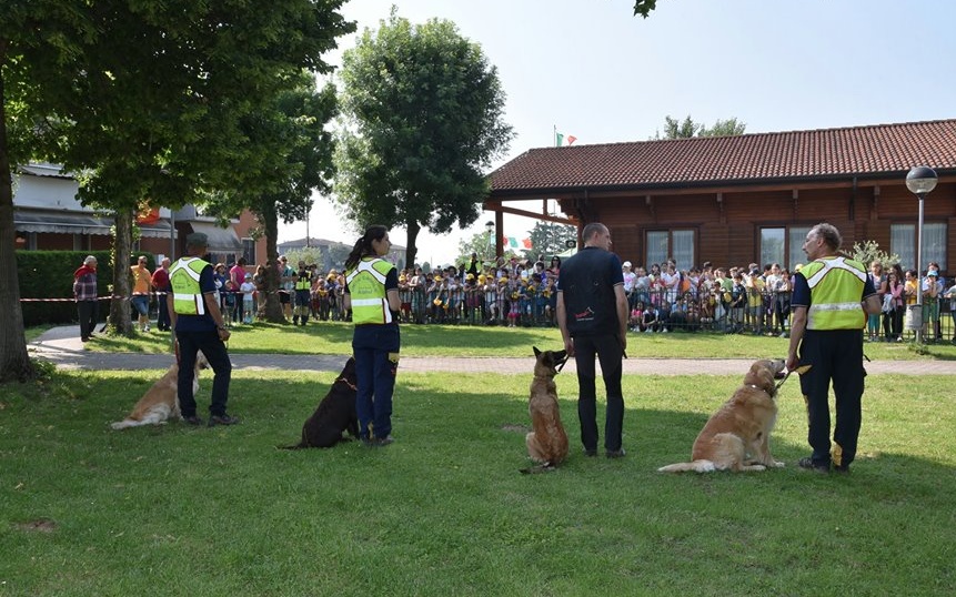 Protezione civile: dimostrazione con l’unità cinofila