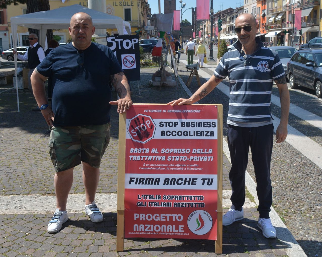 Raccolta firme contro il “business accoglienza”