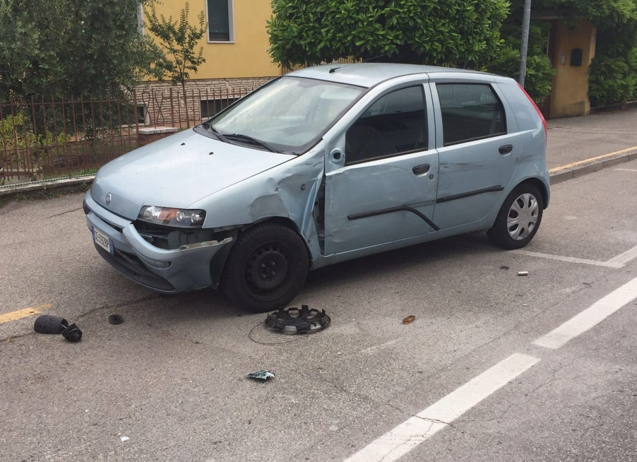 Si ritrova la macchina distrutta, una lettrice chiede aiuto