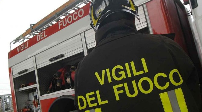 Auto in fiamme, attimi di paura in tangenziale