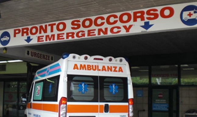 Consegna una poké, poi la lite e le botte: rider si risveglia in ospedale
