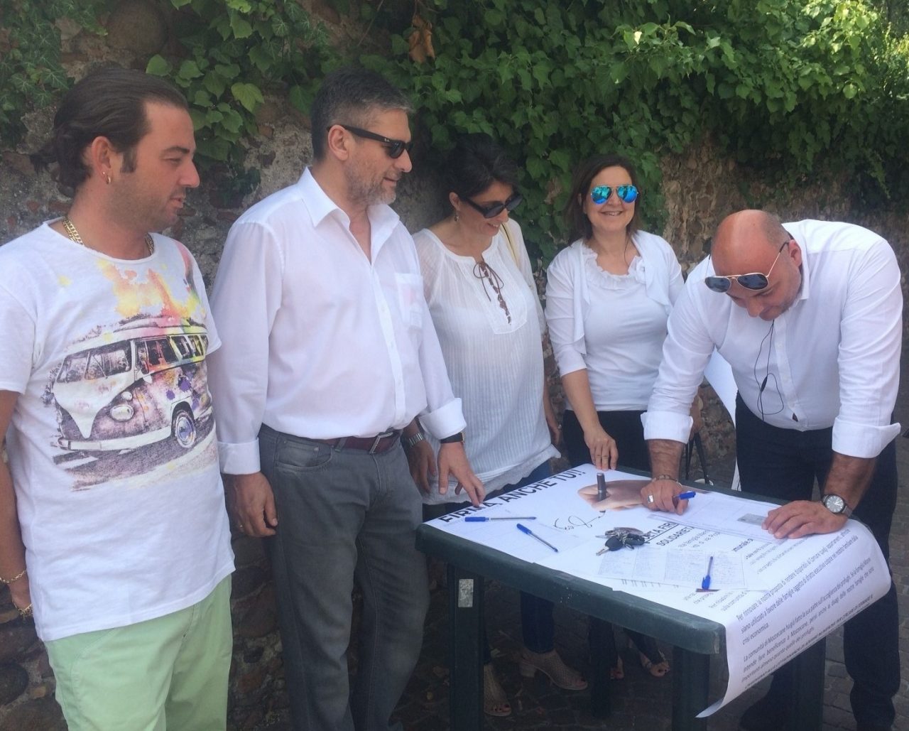 Protesta anti-profughi, raccolta firme partita col botto