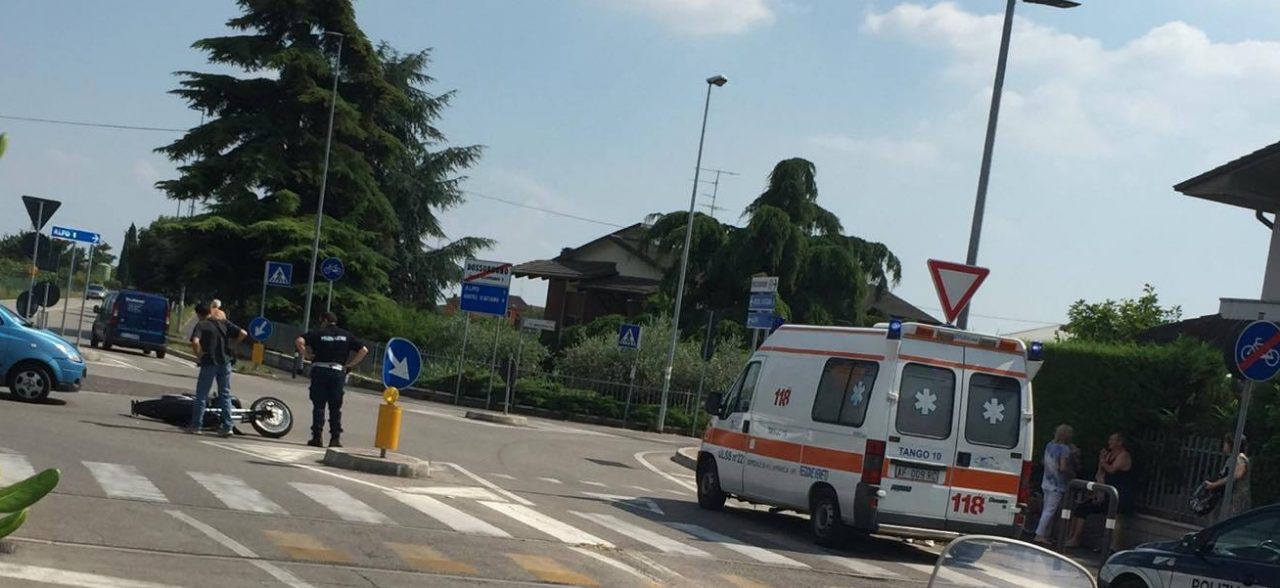 Rotonda pericolosa, altro botto a Dossobuono