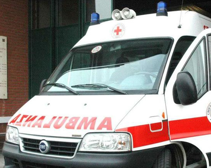 Sona, neopatentato investe tre ciclisti