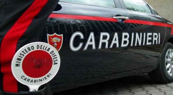 Tentava di rubare oggetti da un’auto: arrestato