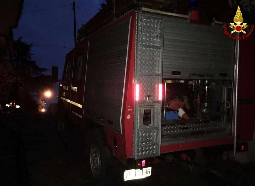 Via Raggio di Sole chiusa al traffico per allagamento