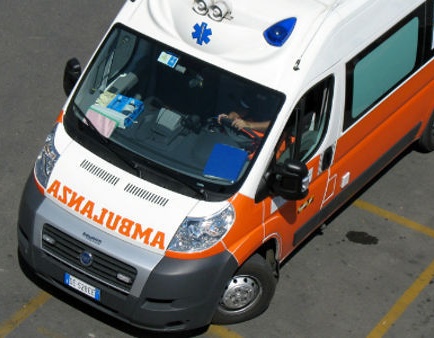 Investito da un auto grave ciclista