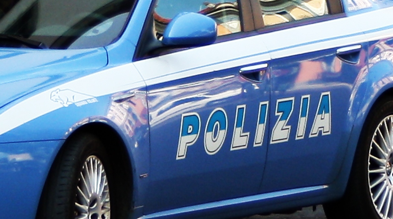 Rapina alla sala slot, i due malviventi si danno alla fuga