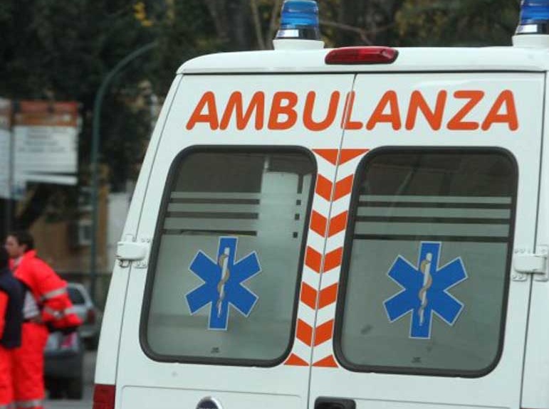 Sbanda con la moto, muore 33enne