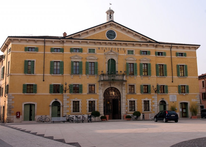 Valeggio, per Ferragosto chiudono uffici e biblioteca