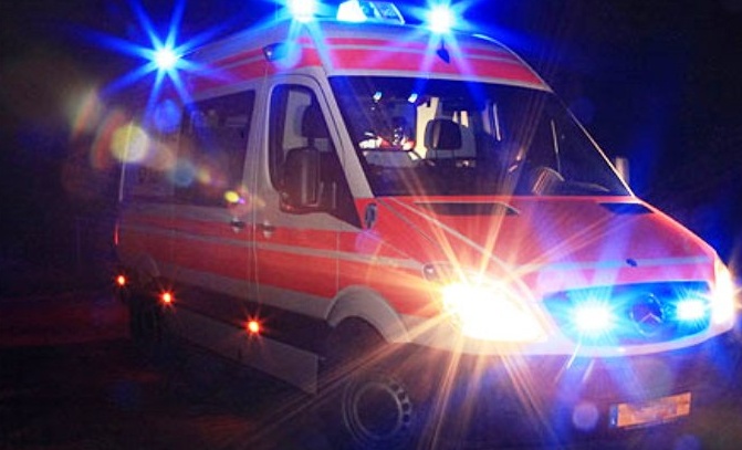 Cade con la moto, grave un motociclista