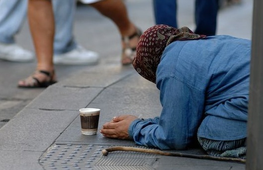 Controlli accattonaggio, sei le sanzioni