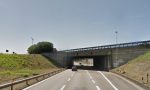 Due auto escono di strada in tangenziale sud; 2 i feriti