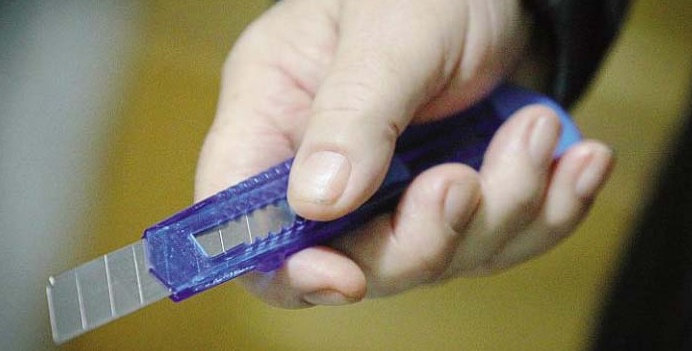 Rapinano una farmacia di Erbé con il taglierino: arrestati