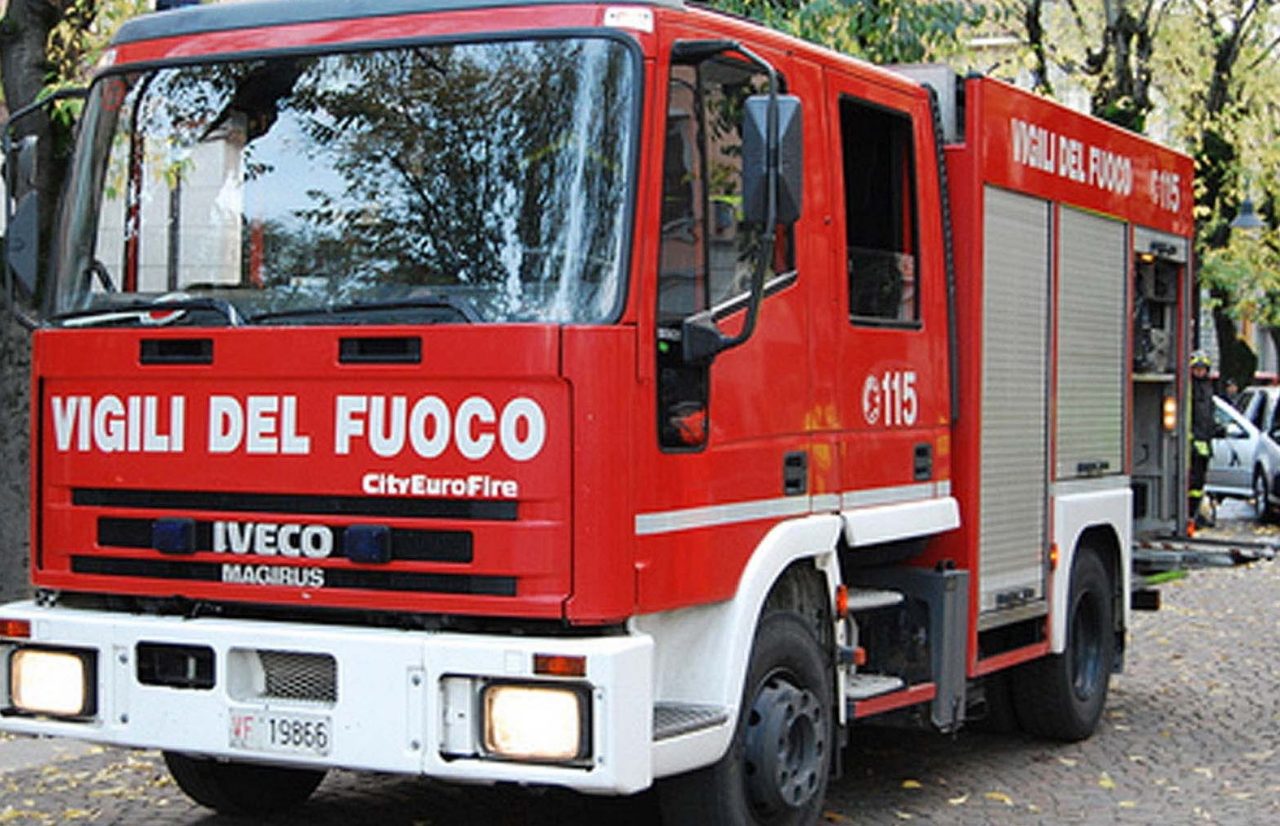 Casa in fiamme, morta una anziana