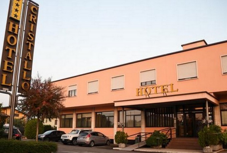 Hotel requisito a Castel d’Azzano. Lega: “Lo stesso accadrà alle case private”