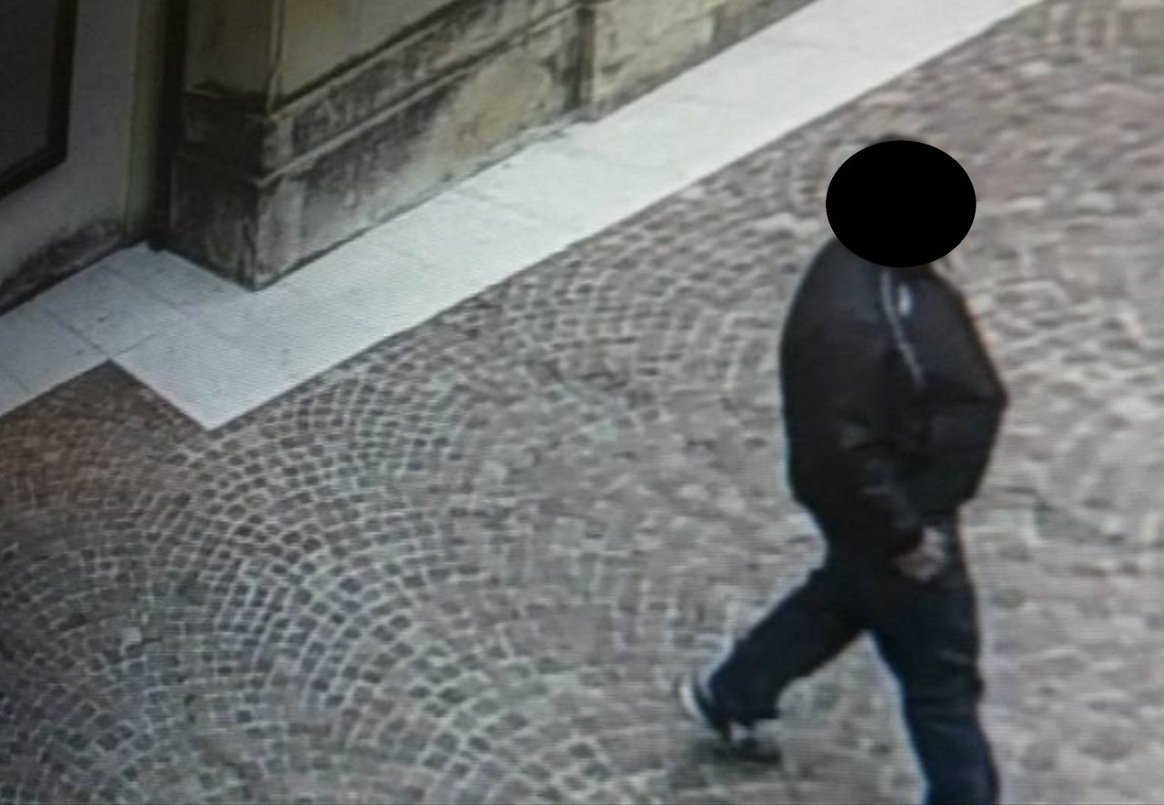 Il parroco di Sona denuncia il furto e mette la foto su facebook