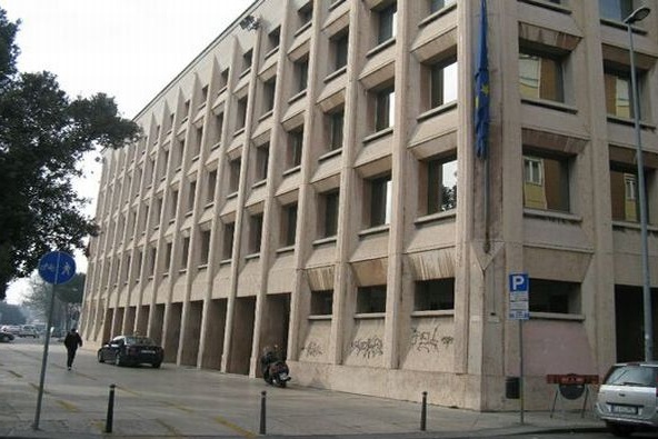 Più di 8 imprese su 100, nel terziario, sono extra UE