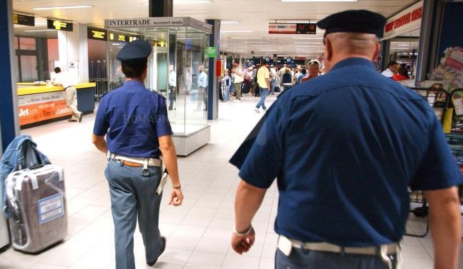 Sbarca dall’aereo, arrestato perché ricercato dalla polizia