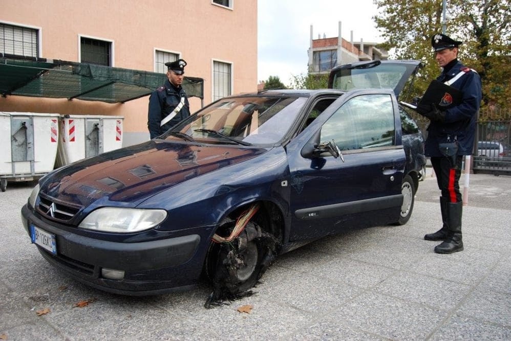A folle velocità sull’A4 in contromano per fuggire dai carabinieri