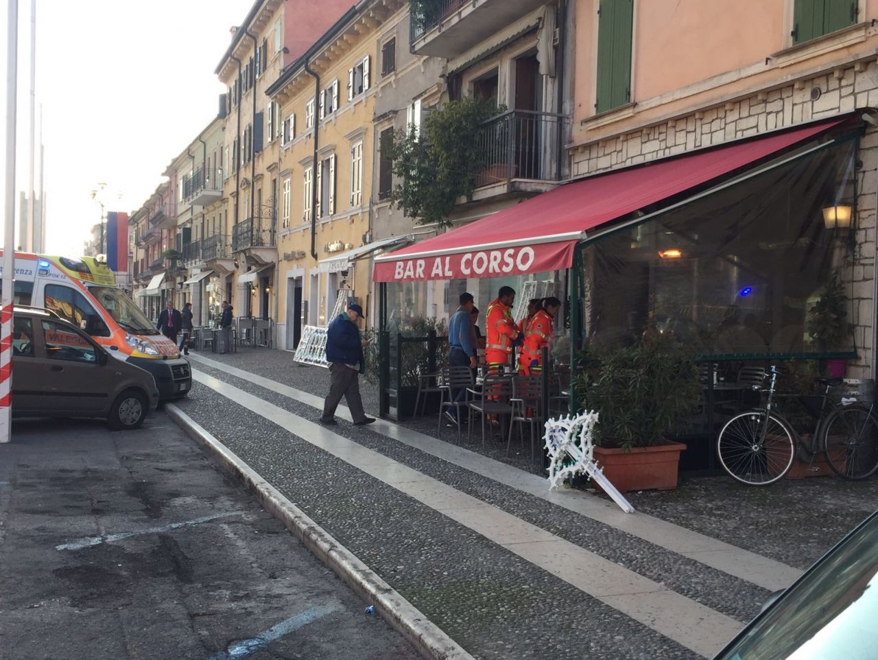 Malore al bar, paura per un anziano a Villafranca