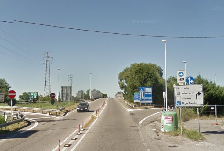 Scontro totale sulla rotonda a Madonna di Dossobuono