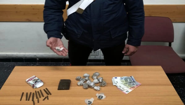 Picchia un carabiniere che lo stava braccando, in manette uno spacciatore libanese