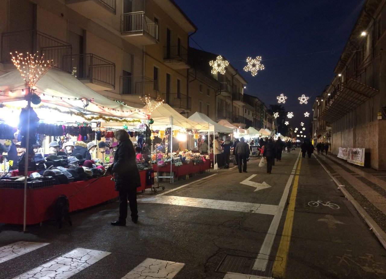 Villafranca, al via le bancarelle in via Pace