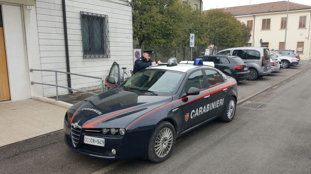 Fugge all’alt dei Carabinieri, arrestato un 22enne