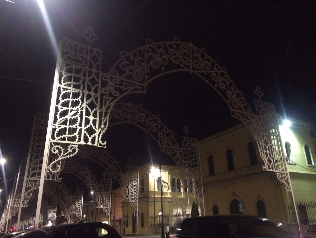 Ghiaccio e neve, non si possono smontare le luminarie