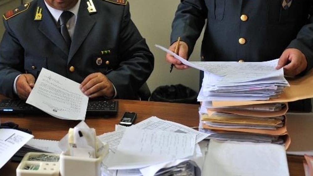 Fatture false per 8 milioni di euro, denunciati in 32