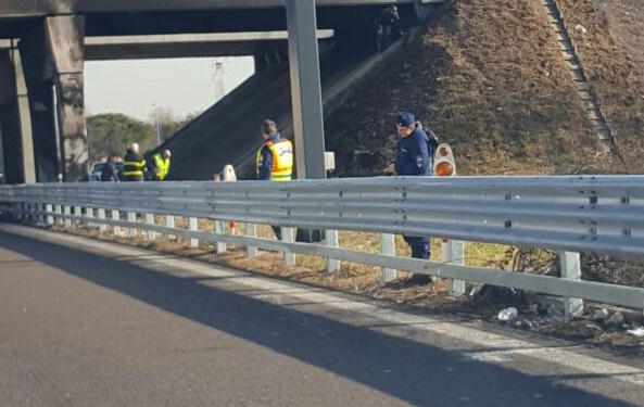 Incidente in A4, polizia scientifica al lavoro