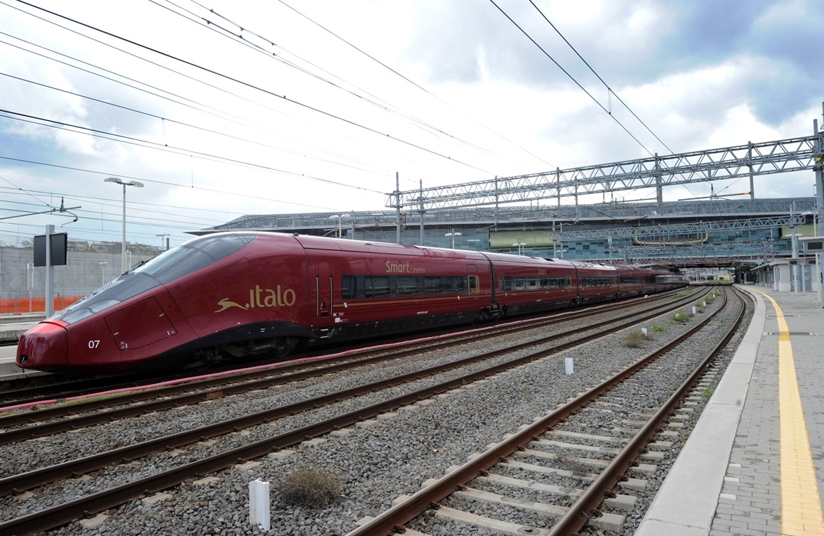 Italo assume: si cercano stewart e hostess