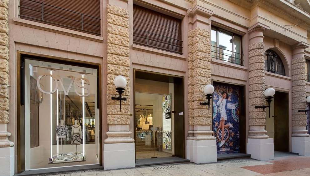 Minorenne ruba in via Mazzini a Verona