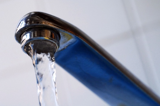 Paga l’acqua più cara, colpa della bolletta