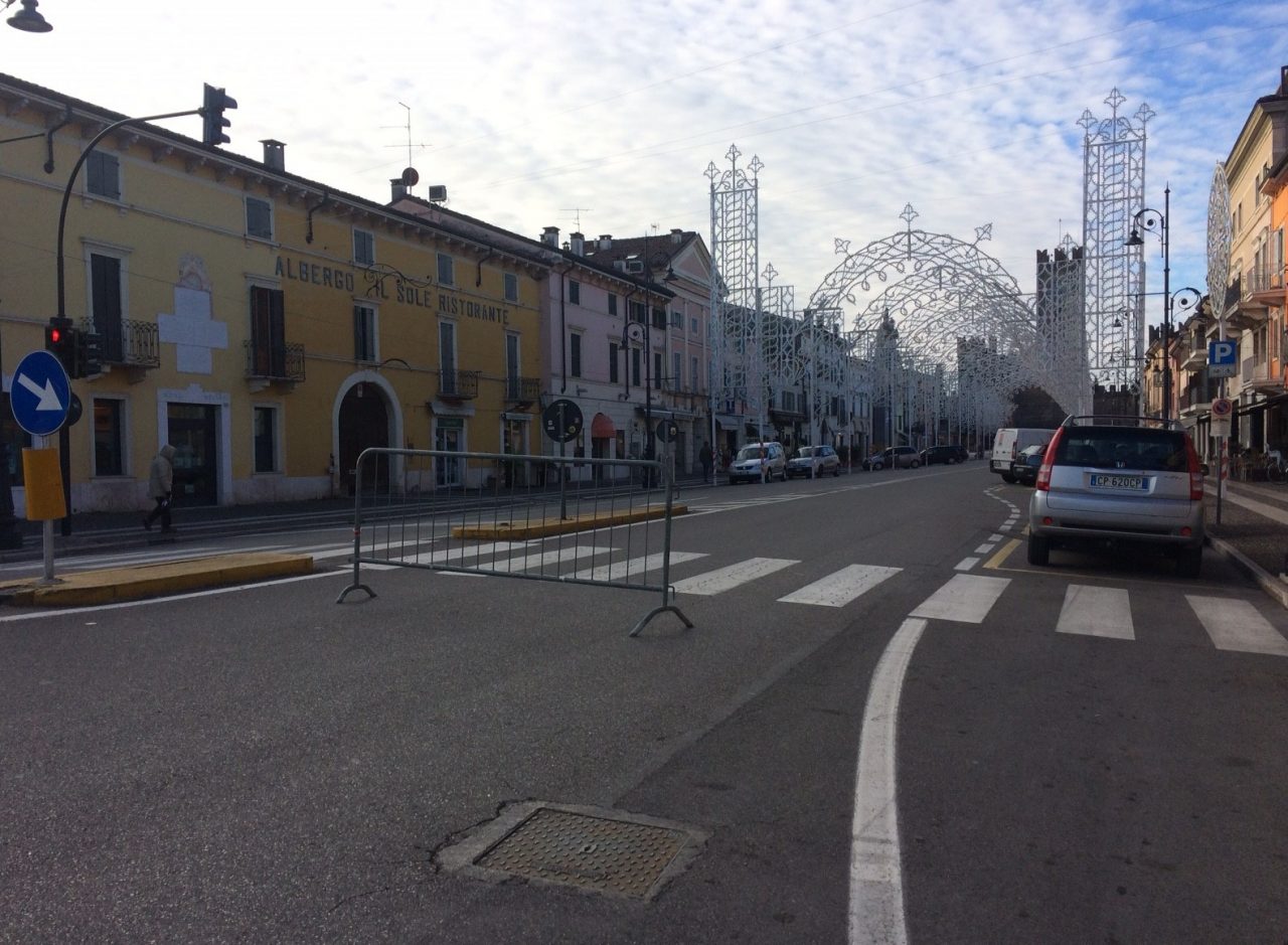 Smontaggio luminarie, chiuso Corso Vittorio Emanuele
