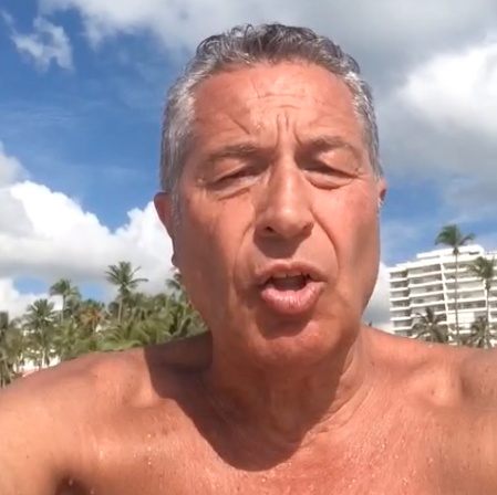 VIDEO / Pastorello “Pirata dei Caraibi”: invettiva tra le onde