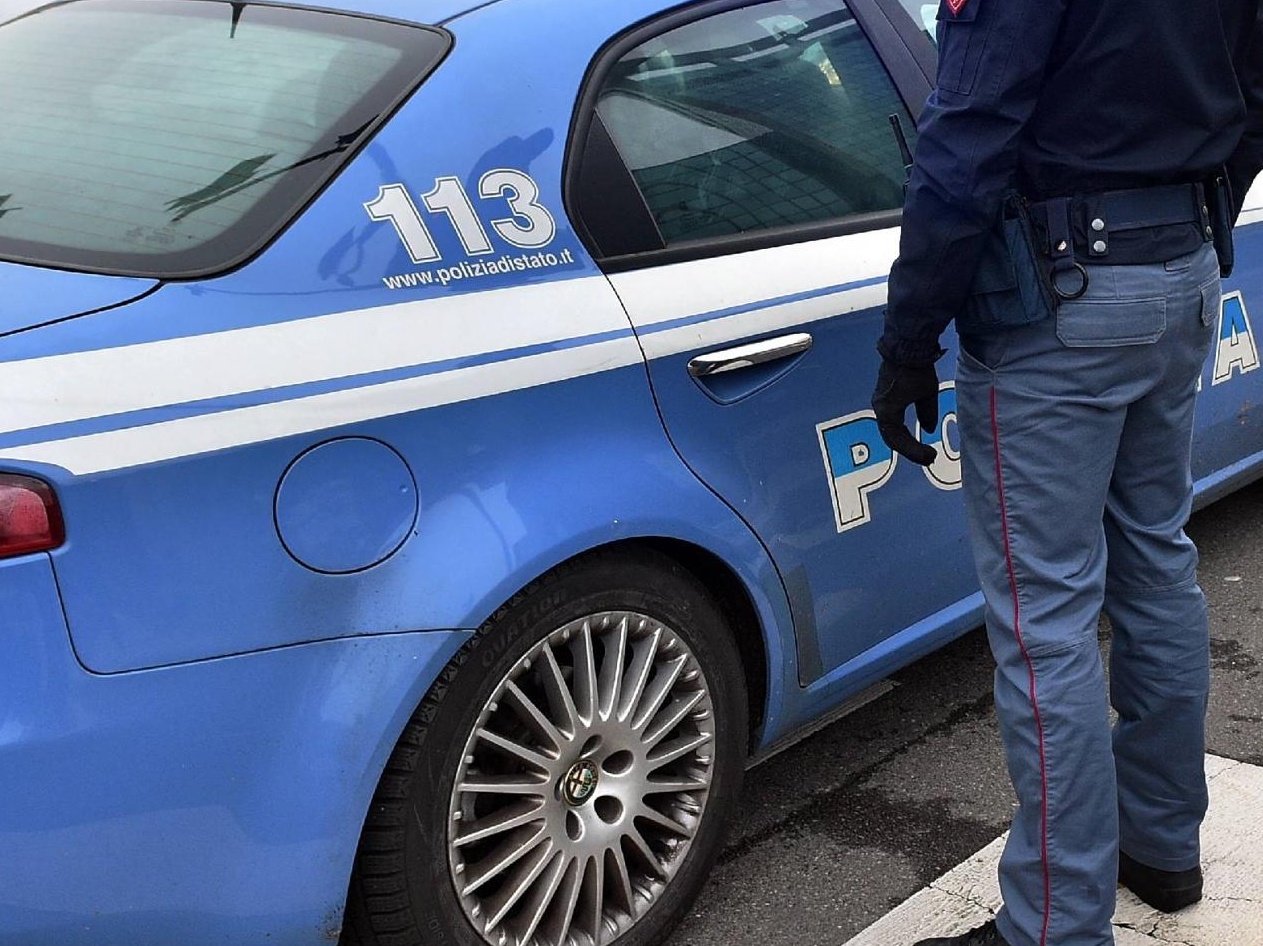 Autostrada far-west: legata e rapinata la casellante