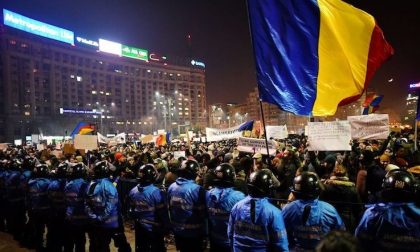 Corruzione in Romania, la protesta arriva anche a piazza Bra