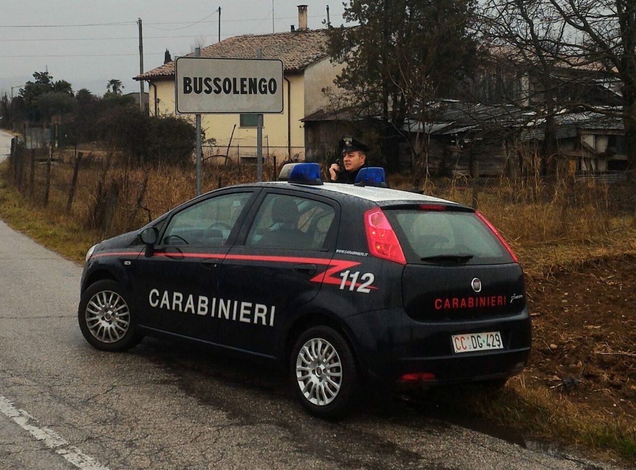 “Dammi i soldi o dico tutto a tua moglie”: arrestata