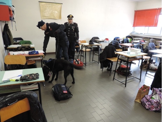 Droga, un giovane su tre afferma di farne uso