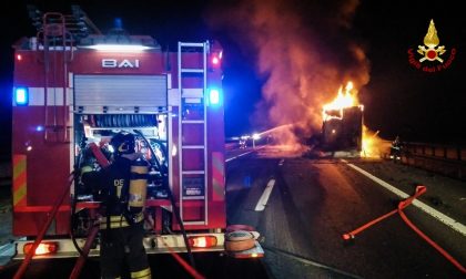 Incendio in A22, autostrada chiusa in direzione Modena nella notte