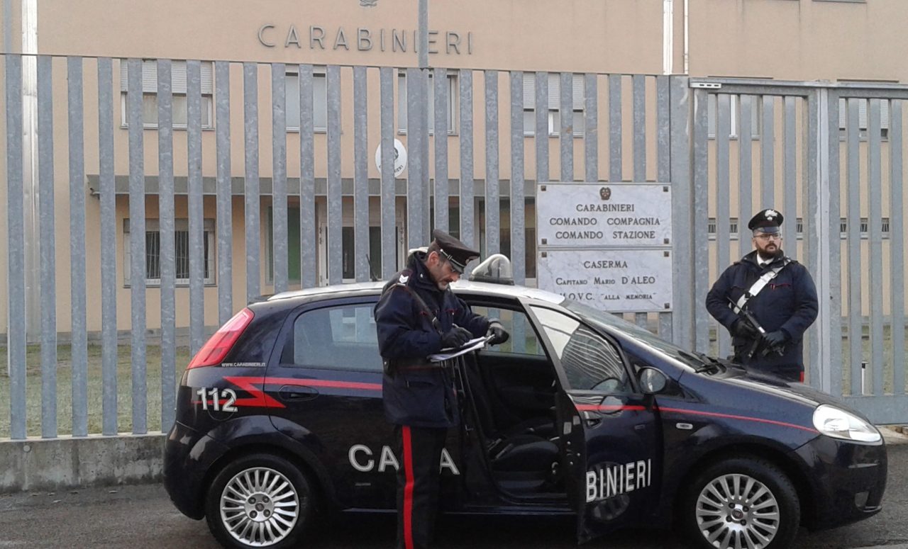 Minaccia i clienti di una pizzeria, arrestato un tunisino