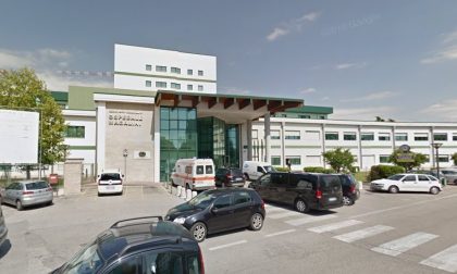 «Mio figlio sta male, non riescono a visitarlo»