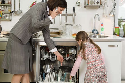 Ocse: donne lavorano meno per i figli