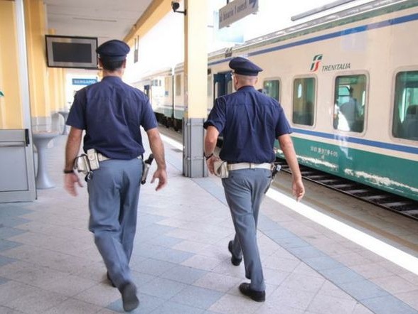 Rapina e aggressione, un belga semina il panico sul treno