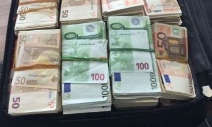 Scappa con 300mila euro in contanti, sequestrati