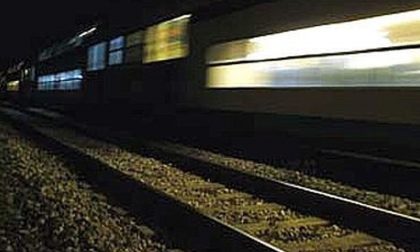Tragedia nella notte, morto un uomo travolto da un treno